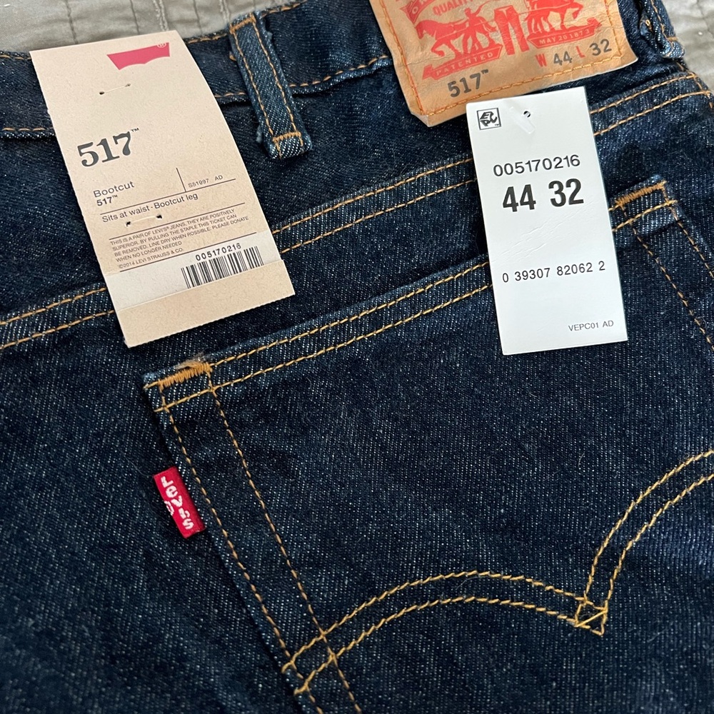 NWT Levi’s 517 dark wash jeans sz 44/32